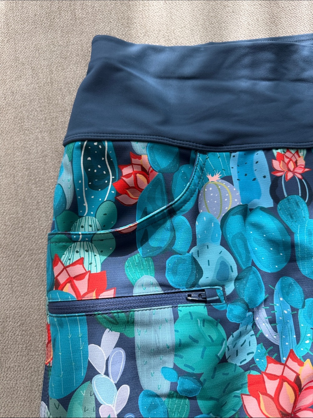 Shredly Women's Teal 7” inseam Cactus-Print Active Shorts 10, - Picture 2 of 5